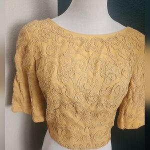 Cute mustard color top in size S